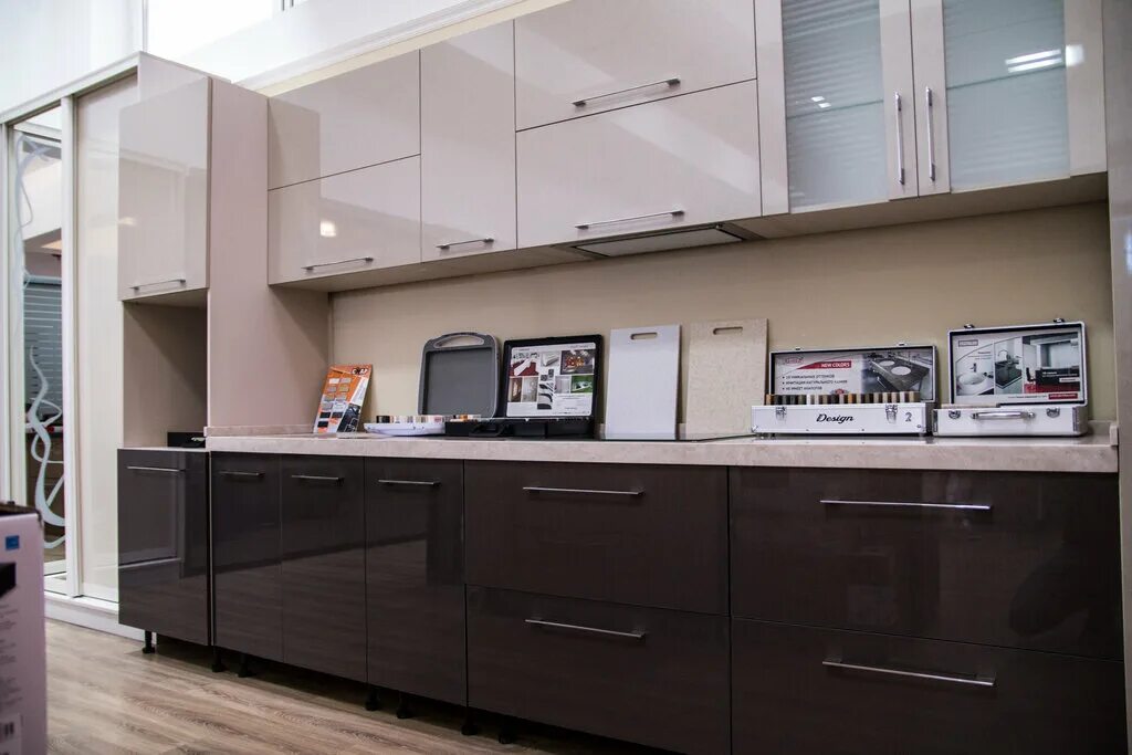 аттик на фасаде. урал декор оренбург. урал декор в оренбурге на юркина. мебельный базар на юркина оренбург. работа оренбург на юркина.