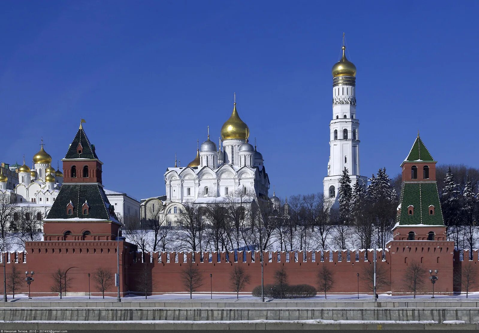 Почему московский кремль является. Московский Кремль Moscow Kremlin. Ансамбль Московского Кремля. Ансамбль Кремля в Москве.