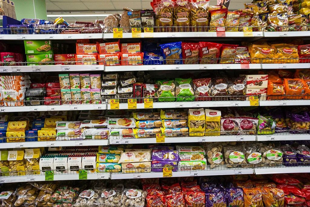 Самая дешевая обувь и одежда. Шампунь в пятерочке. Шампуни магазин пятерочка. Самые продаваемые товары. Этот сайт продается.