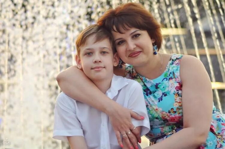 Молодая русская мамка с сыном