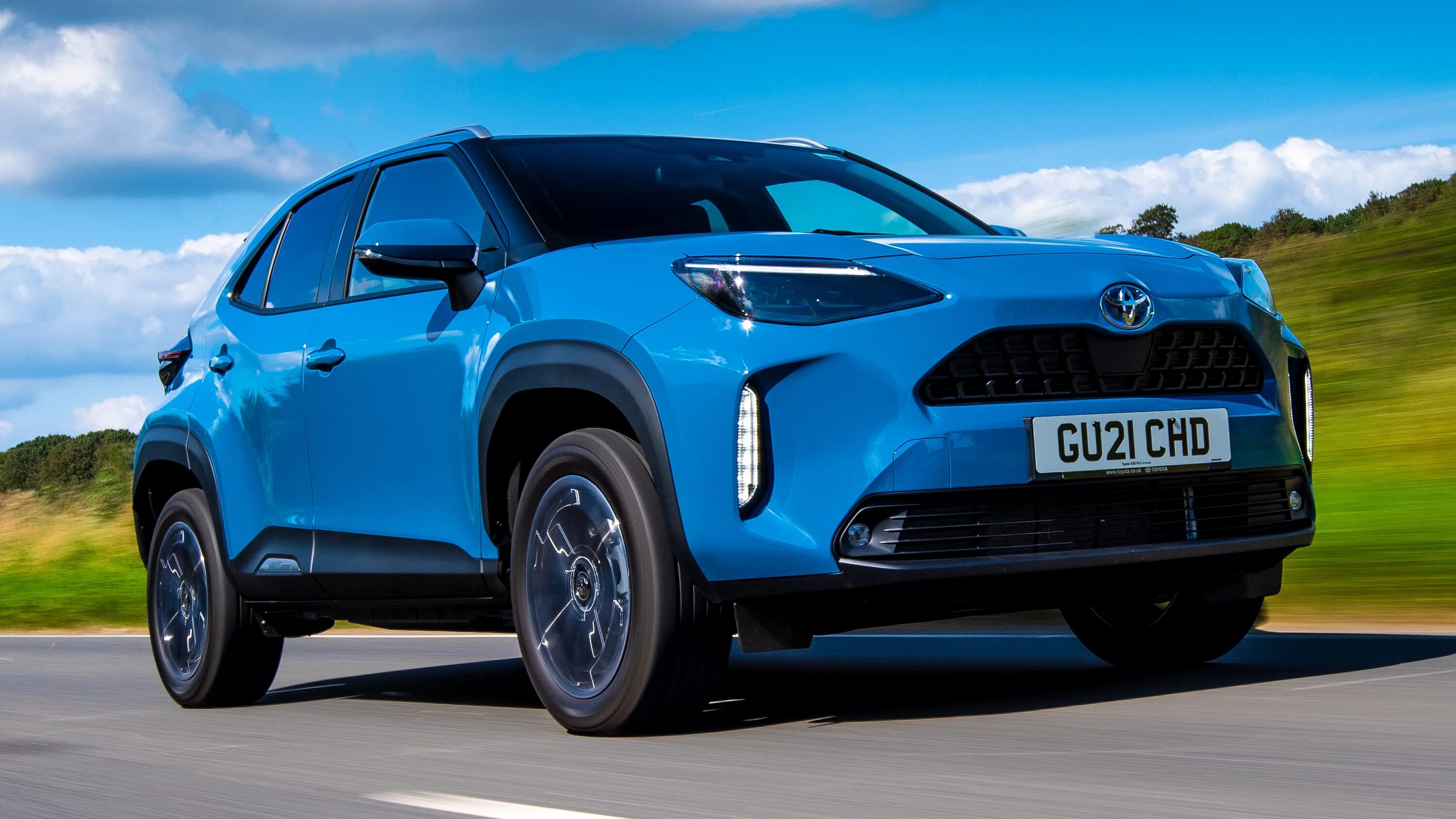 Тойота кросс гибрид. Тойота Ярис кросс 2022. Toyota Yaris Cross 2021. Тойота Ярис 2022 кроссовер. Toyota Yaris Cross Hybrid.