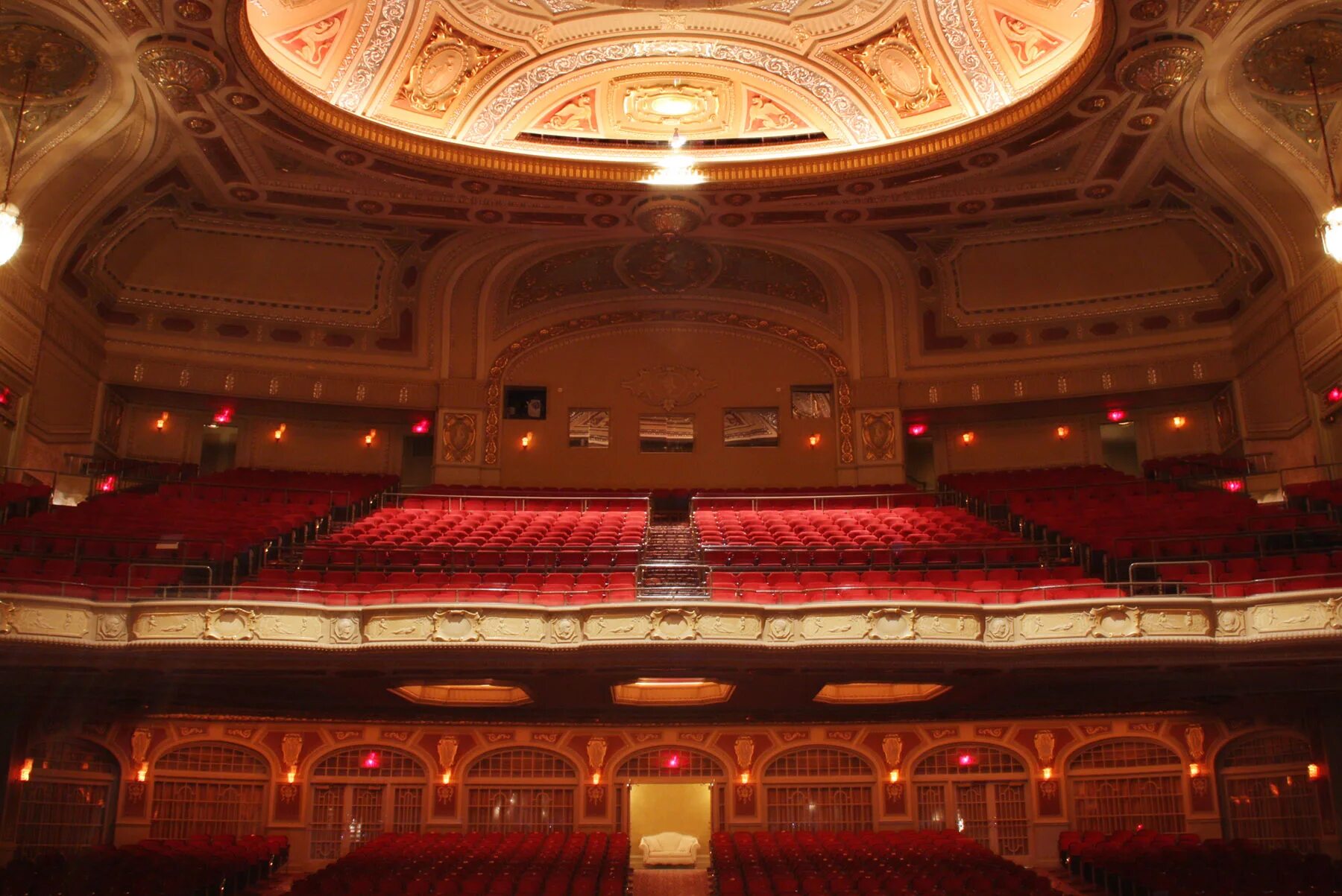 Rialto Square Theatre. Театр Чикаго. Балкон в театре. Seats in the Theatre.