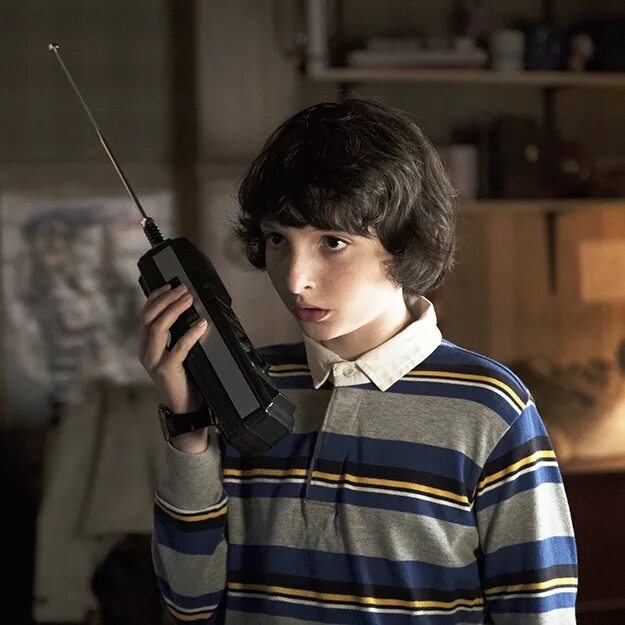 Running up that hill stranger things. Очень странные дела сериал. Макс очень странные дела 4 сезон. Очень странные дела награждение. Стрейнджер фингс.