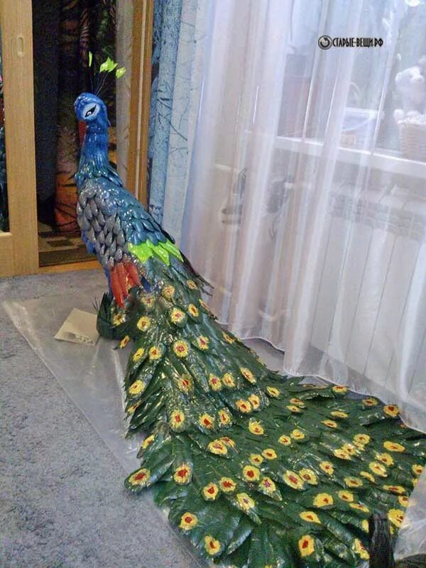 мастер класс алены зиновьевой павлин. павлин с изолон. павлин из бутылок для сада. павлин из пластиковых бутылок. павлин из пластмассовых бутылок.