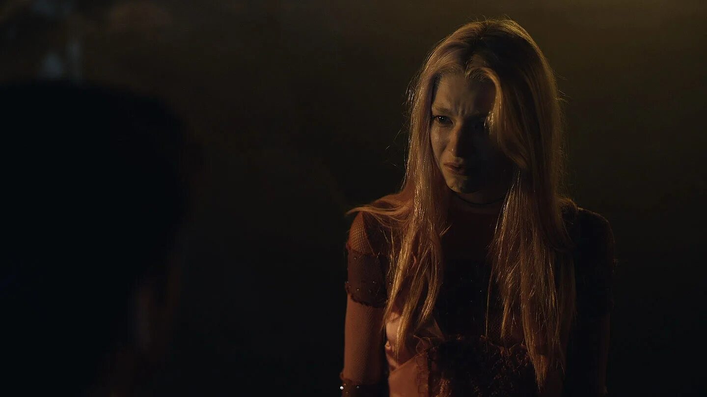 эйфория ру и джулс поцелуй. боже хочу джул. мемы шаблоны. джули и призраки сериал люк. шаблоны для мемов.