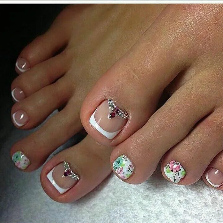 Подарочный сертификат Педикюр с покрытием в студии маникюра и красоты City Nails