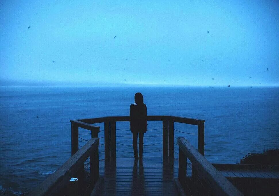 эстетика голубого одиночества. состояние моря. не ищи меня рамиль. больно не будет с неба вода speed. дождь по стеклу стихи.