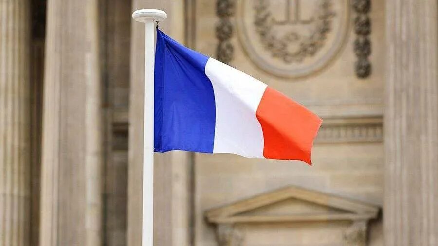 Франция призвала. Франция политика. Флаг Франции. МИД Франции. Министр иностранных дел Франции Катрин колонна.