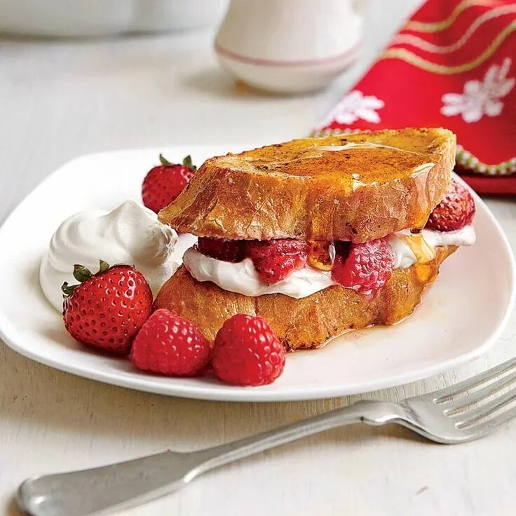Завтрак. Французские тосты на завтрак. Гренки с плодами и ягодами. Завтрак с гренками. Some toast