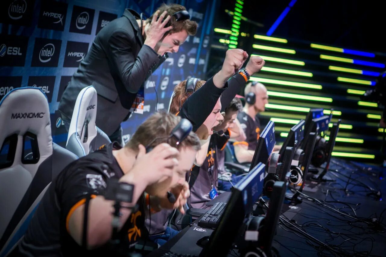Киберспорт млбб. Кибертурнир cs go. киберспорт картинки. киберспортивные турниры. турнир киберспорт.