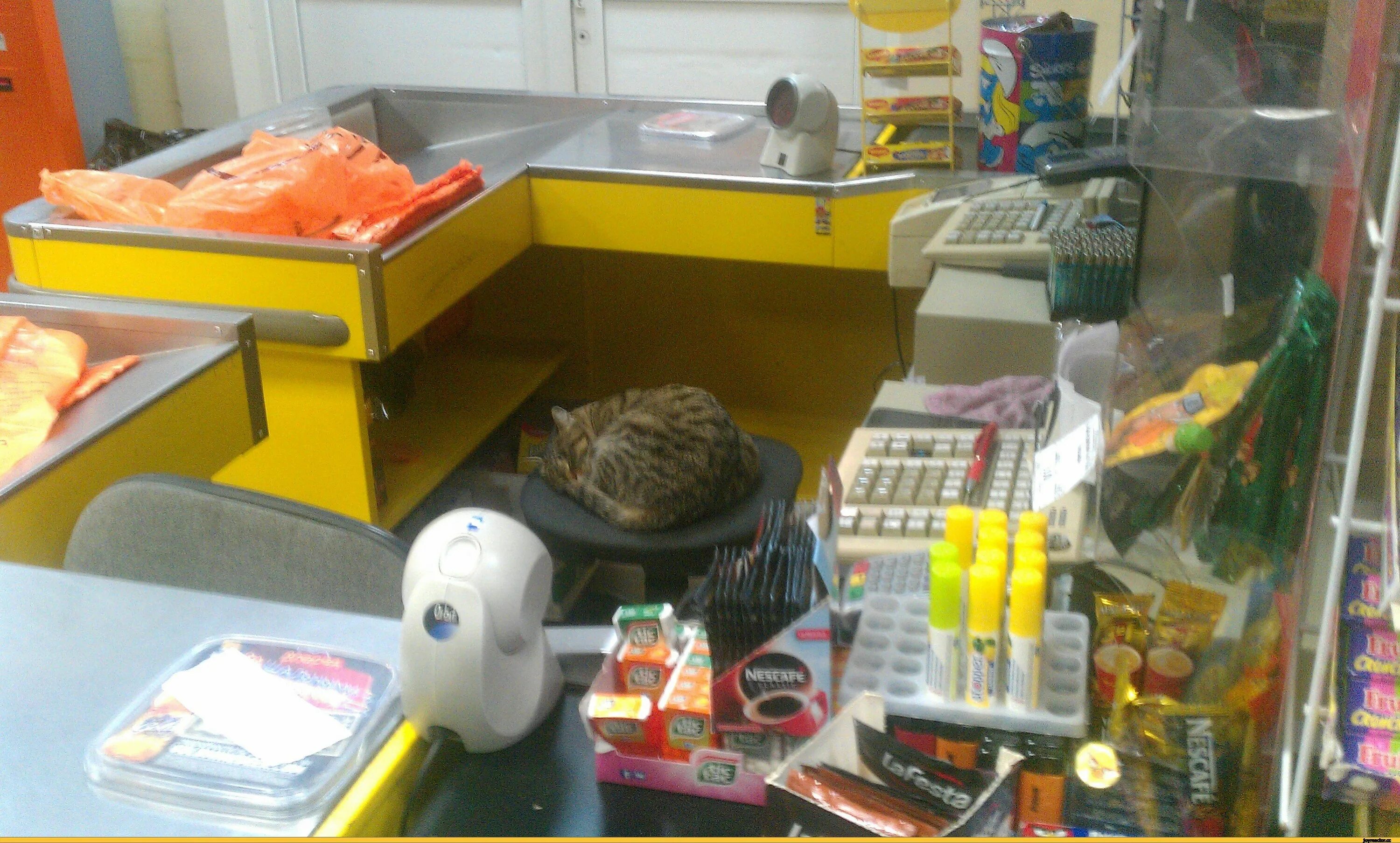 Другая касса. Кассовый аппарат simurg 001. Кассовый аппарат на белом фоне. Micro 35g-ф. Меркурий 115к.