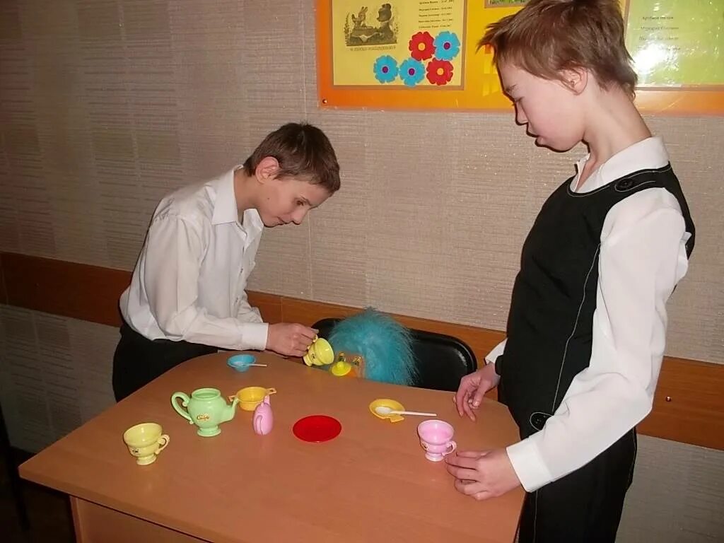 Урок для умственно отсталых. Игрушки для умственно отсталого. развивающие игрушки для детей с умственной отсталостью. занятия с умственно отсталыми детьми. занятия для детей с уо.