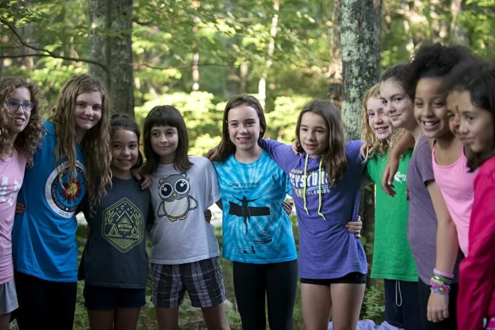 She is at camp. Летний лагерь (ТВ, 2010). Летний лагерь teens Camp. Теен в лагере. Телевизор в лагере.