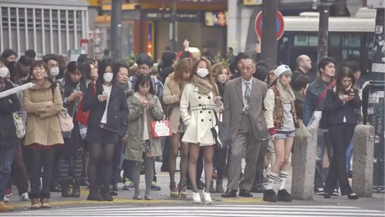 Жители пекина. Правда про китай. Зрительная китай. Китайский солдат. Китай завоёвывает рынок.