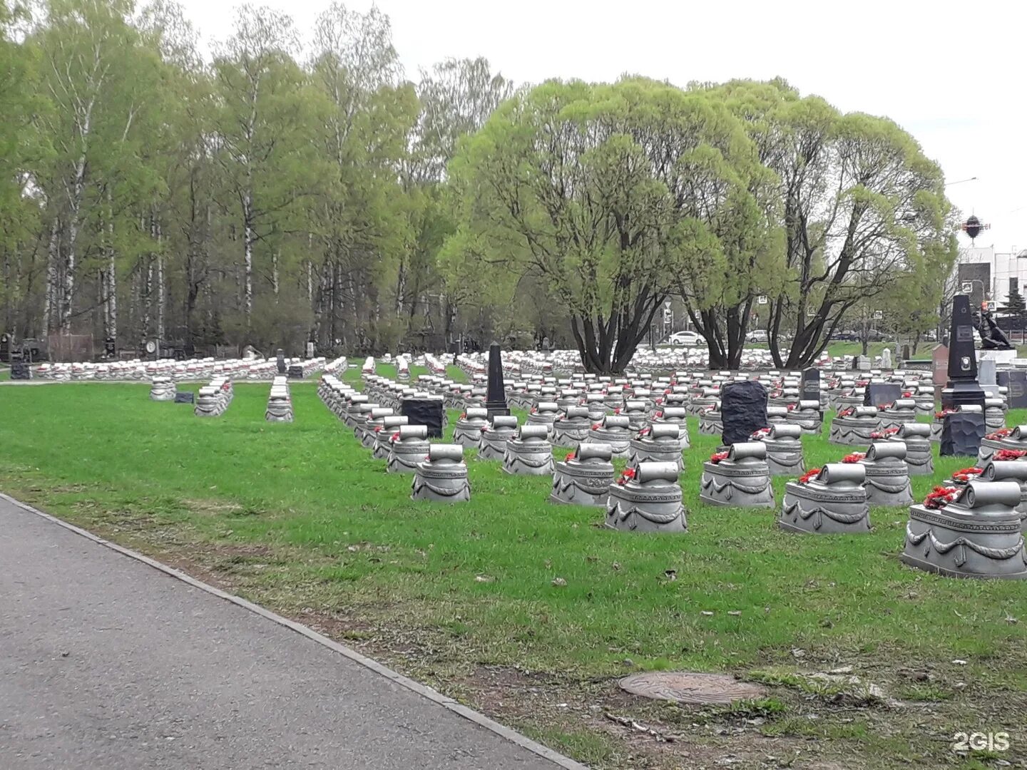 Большеохтинское кладбище в Санкт-Петербурге. Северное кладбище СПБ. Большеохтинское кладбище панорама. Мемориал на Большеохтинском кладбище.