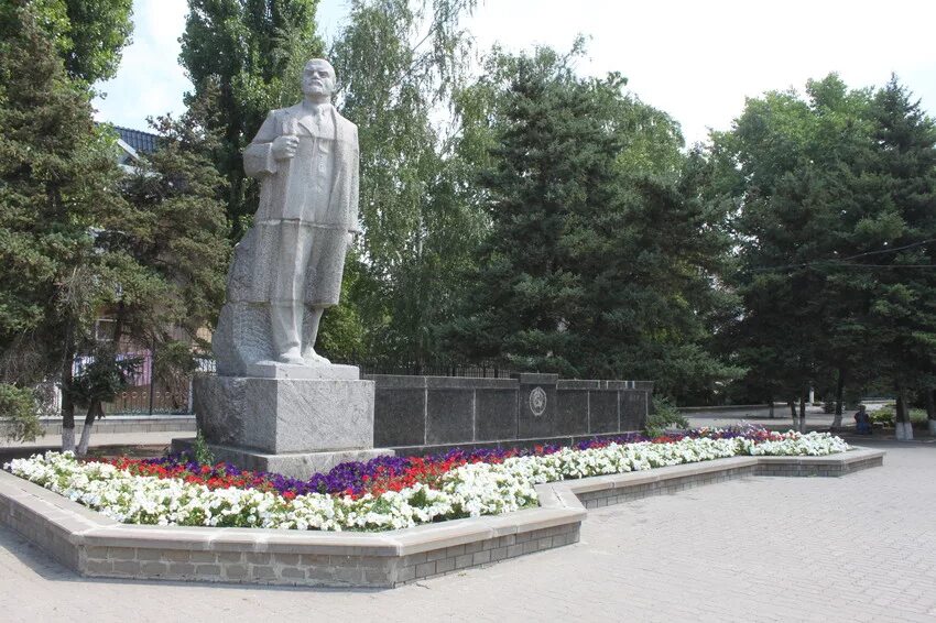 Ровеньки область. Город Ровеньки Белгородской области. Достопримечательности посёлка Ровеньки Белгородской облости. Ровеньки Белгородская область памятники. Памятники поселка Ровеньки Белгородской области.