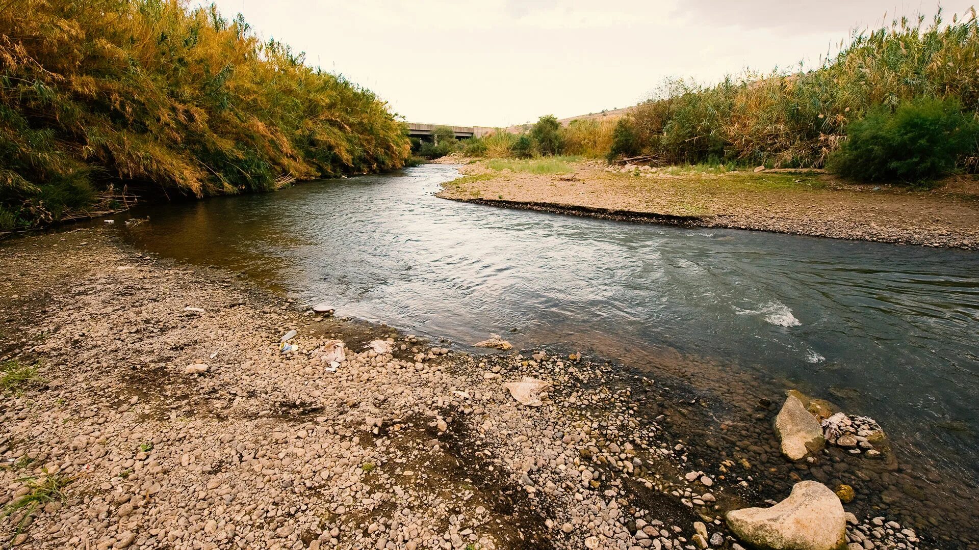 Сток реки. Сток реки фото. Нааман (река).