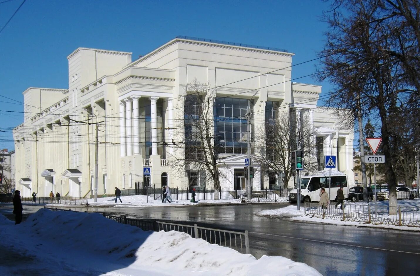 Площадь каменского
