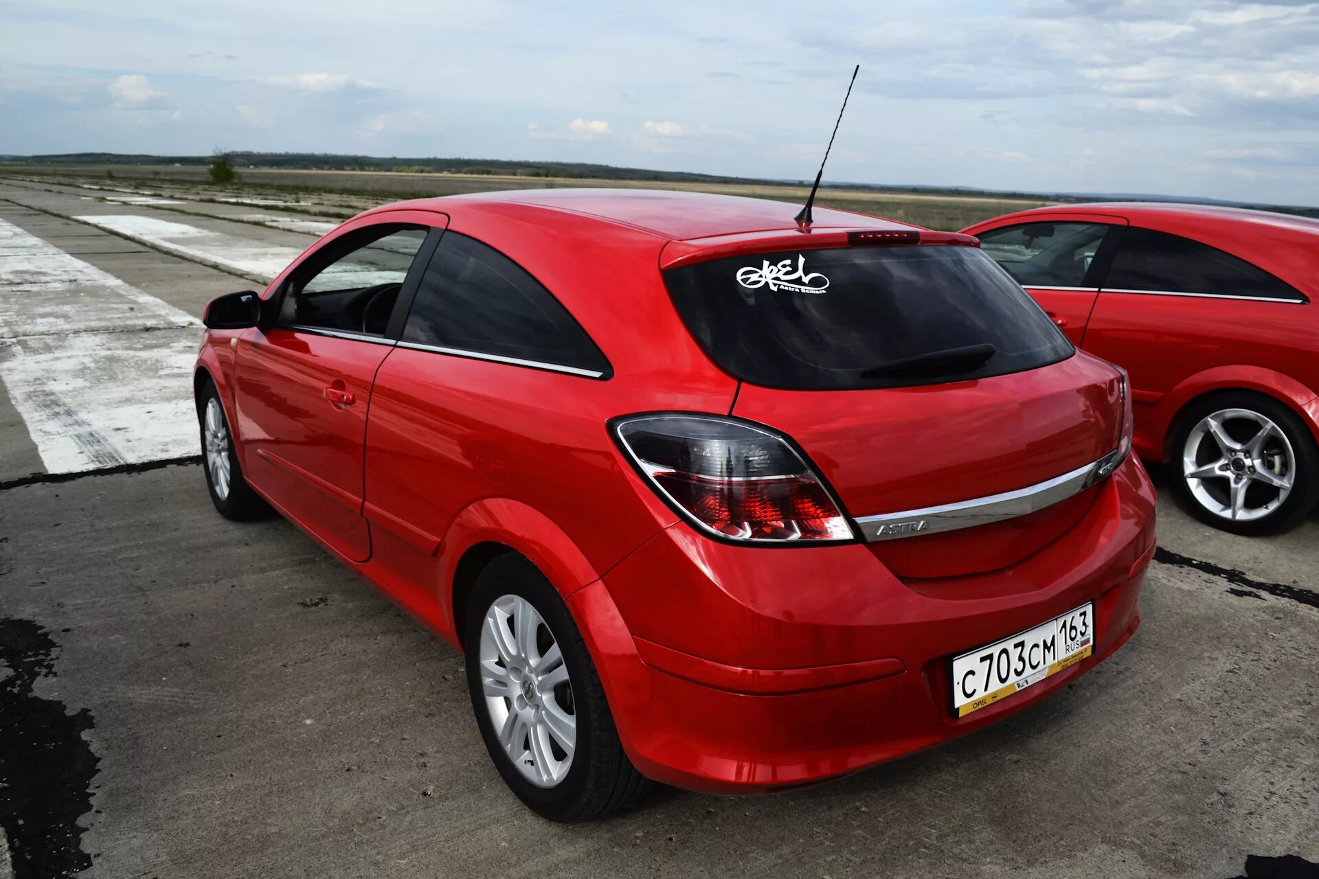 Калуга купить опель. Opel Astra h GTC красная. Opel Astra GTC H 2009 Coupe.