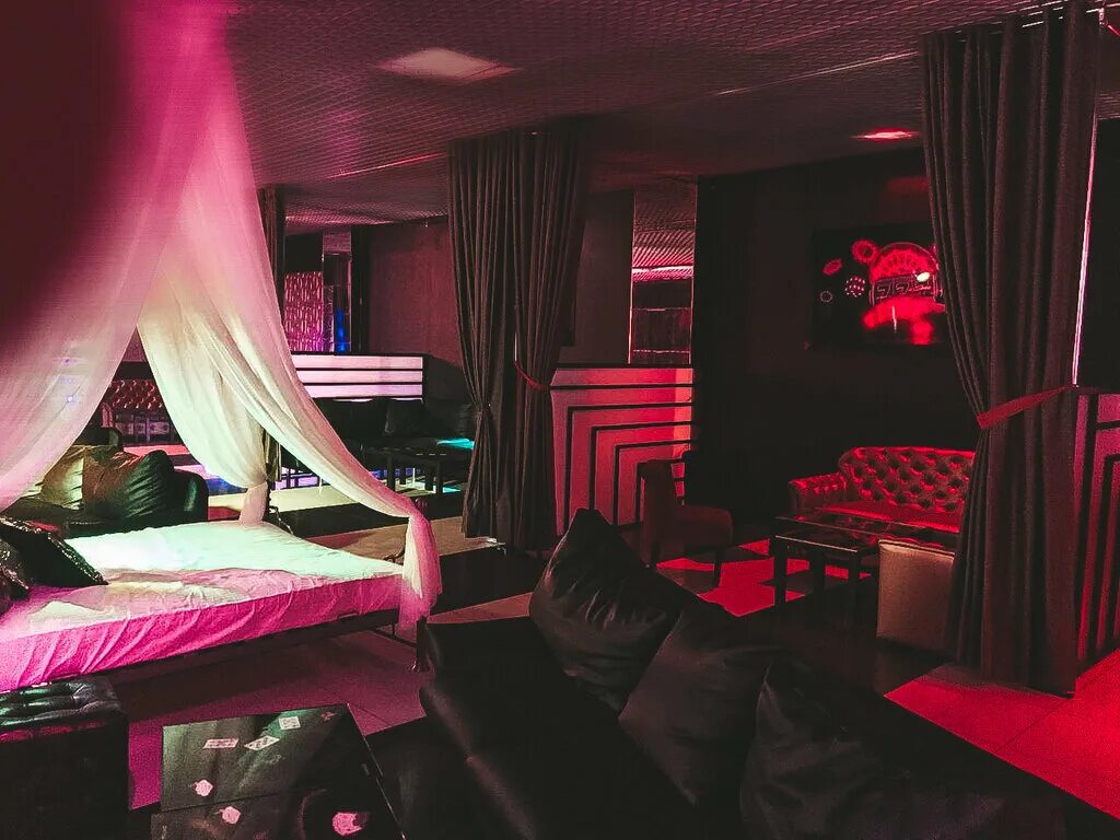 Стрип клуб москва. Стрип бар интерьер. Strip room. Бар зажигалка чебоксары. Стрип бар самара.