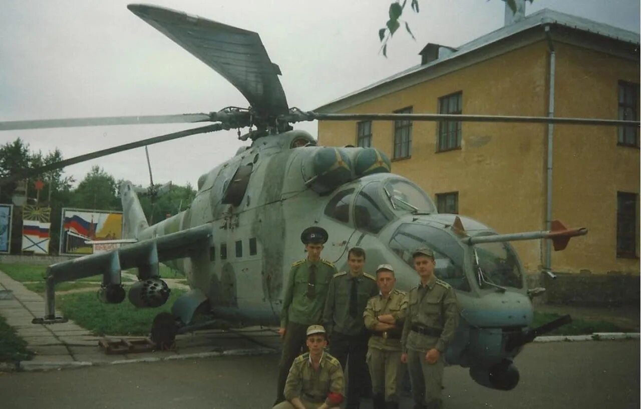 Калининградское военное авиационно-техническое училище выпуск 1989. Кировское вертолетное училище. Квату кировское военное авиационно-техническое училище википедия. Кировское вертолетное училище. Квату кировское военное авиационно-техническое училище.
