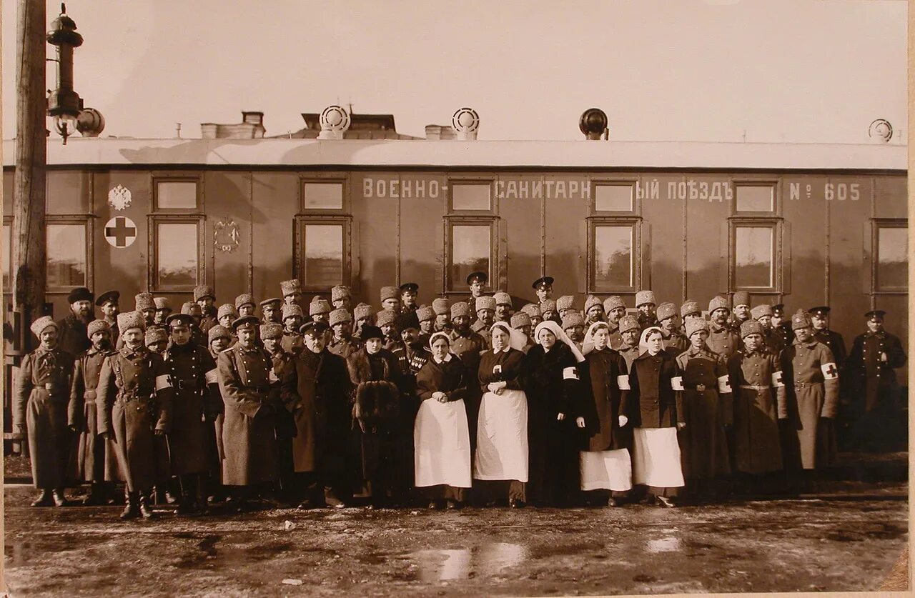 Общество п 14. Военно-санитарные поезда в годы первой мировой войны. Санитарный поезд 1914 Российская Империя. Военно санитарные поезда 1914 года. Санитарные поезда первой мировой войны.