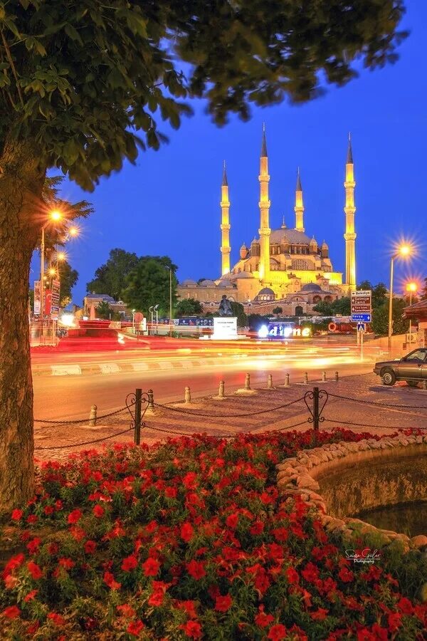 Стамбул старый город султанахмет. Султанахмет район. Старый город-Султанахмет. Гёксу Стамбул. Ататюрк город Турция.