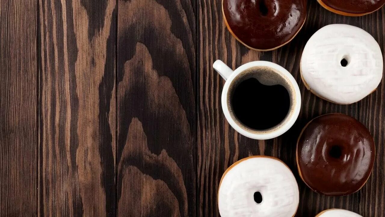 Деревянные подставки под кружки. Палочки для размешивания кофе деревянные. Кофейный деревянный. Деревянная подставка под чашку. Бамбуковая чашка для кофе.