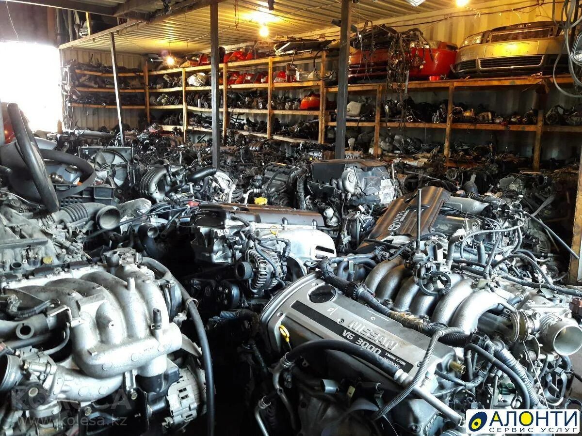 Дизельные контрактные японские двигателя. Двигатель toyota camry 2. Склад двигателей. Контрактный двигатель на машине. Контрактные запчасти.
