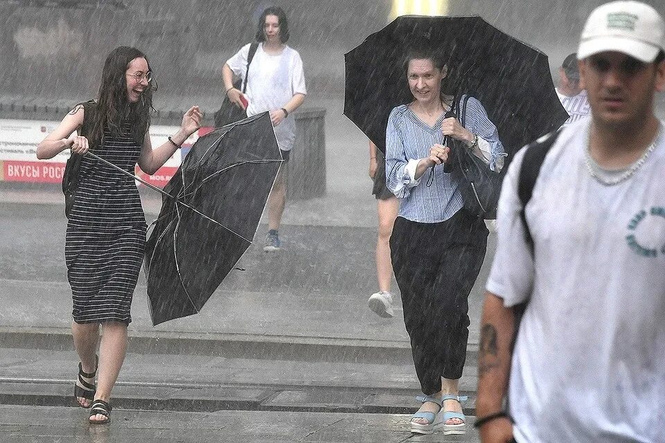 Потоп в москве. Ливень в москве 28 06 2021. Потоп в москве 2022. Сильный дождь. Ливень.