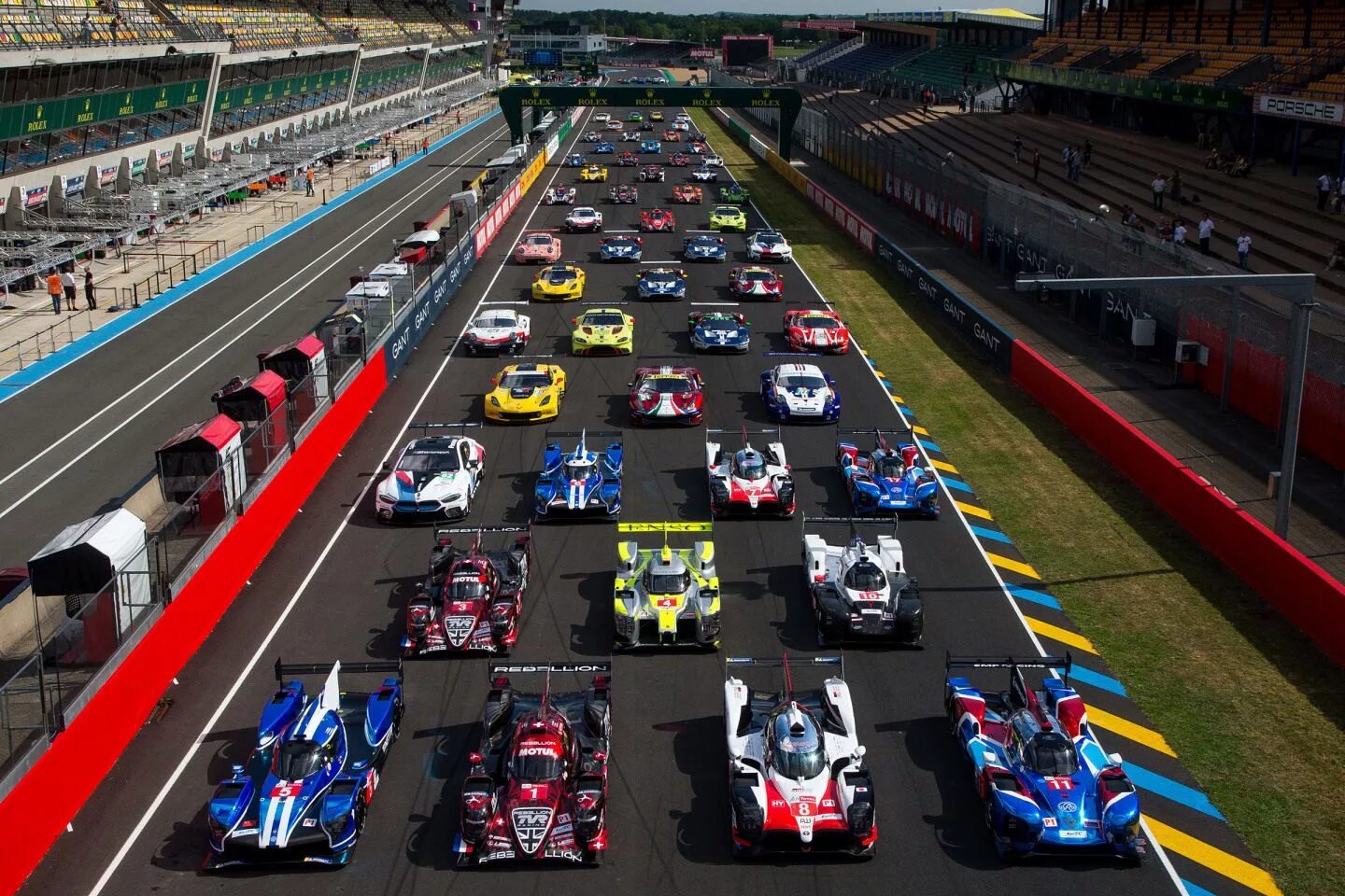 Леман 24 2025. 24 часа ле-мана. гонки ле ман 24 часа. lemans 24. гонка леман 24 часа.