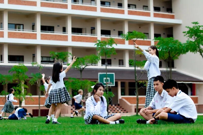 Школа тайцы. Школа дипломат Паттайя. Школы в Тайланде. Тайская школа. Средняя школа в Таиланде.