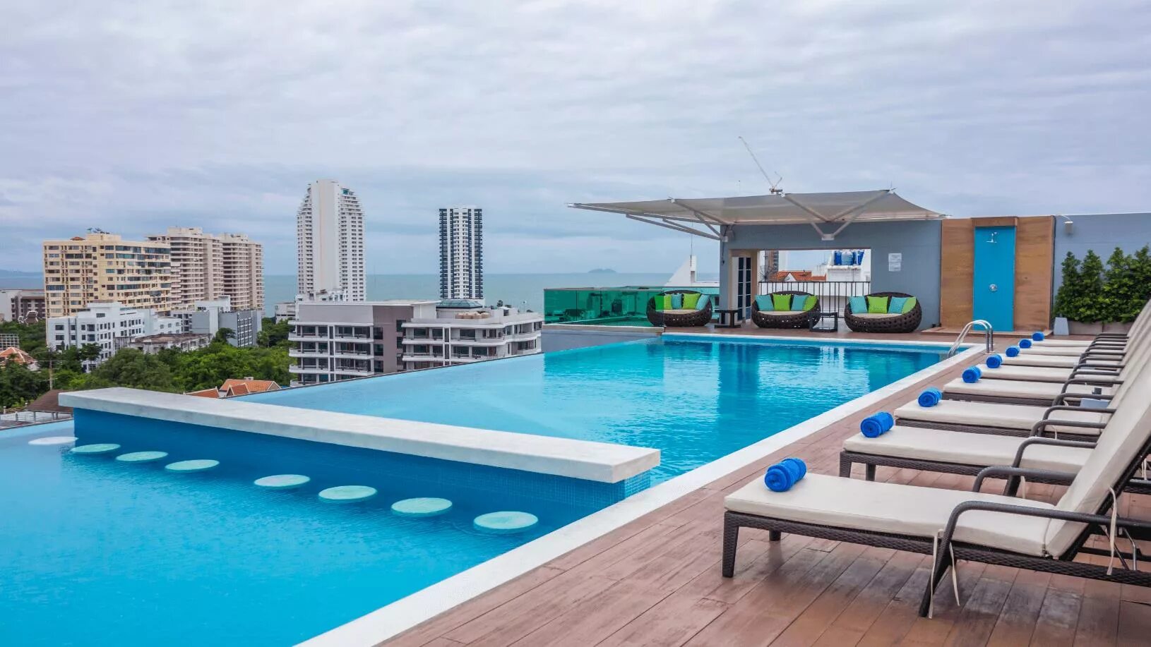 Unique regency hotel. Unique отель Паттайя. Unique Regency Pattaya Hotel 4. Таиланд unique Regency Pattaya 4* Пратамнак Хилл, Паттайя. Бестон Паттайя.