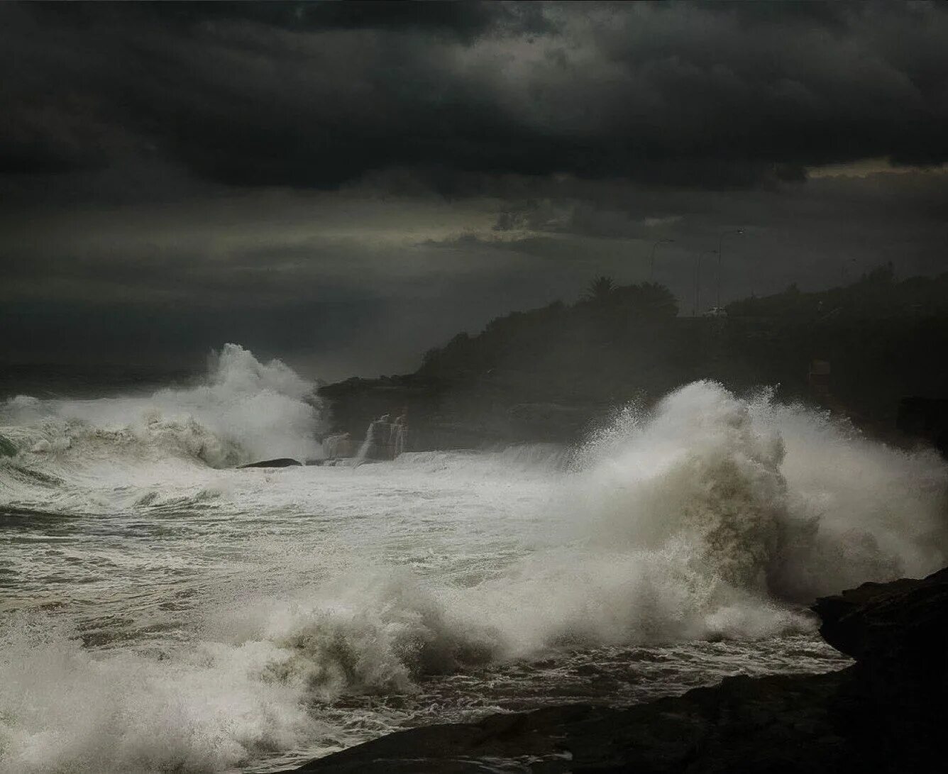 Океан ЦУНАМИ шторм гроза. «Шторм на черном море». Ацвазовский. Бушующее море. Буря на море.