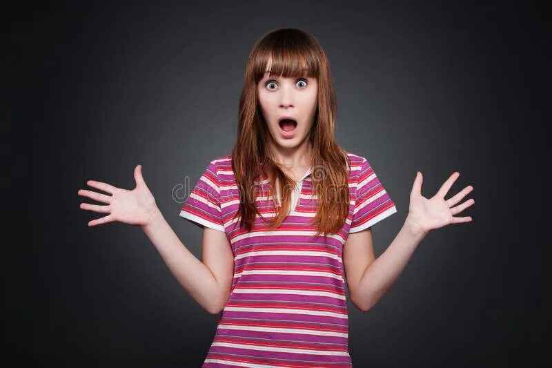 Удивленное лицо девушки. Девушка удивляется. Девушка удивление. Смущенно удивленная девушка. Девушка удивляется размеру.
