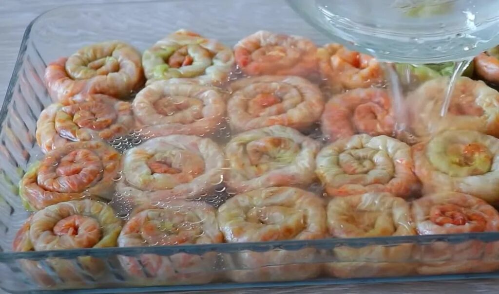 Кухня наизнанку капуста в духовке. Улитки с капустой и фаршем в духовке. вместо голубцов. голубцы улитка из капусты. голубцы готовлю только так улитка.