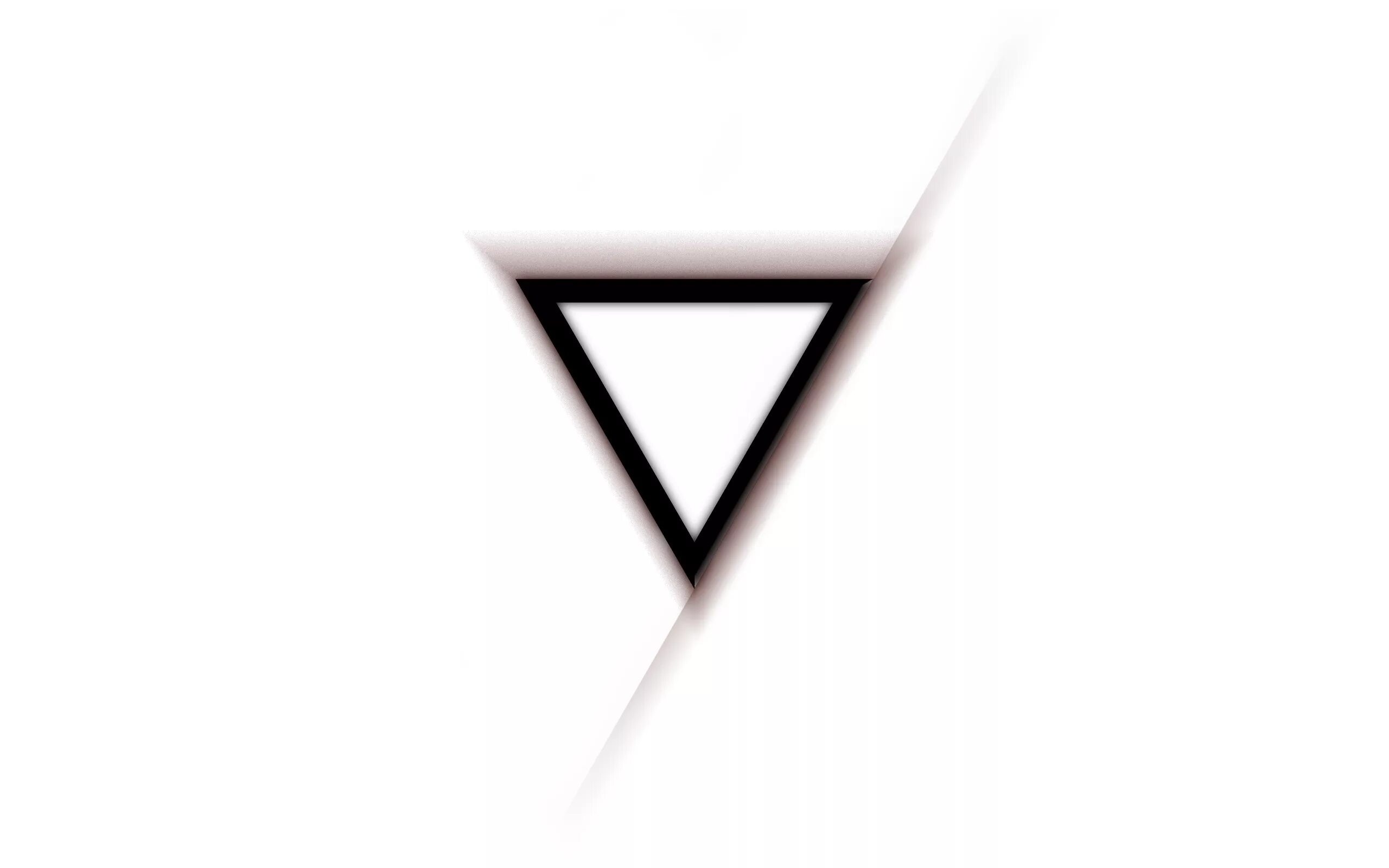 Прозрачный лого. Белый треугольник на черном фоне. Треугольник на белом фоне. Логотип на прозрачном фоне. Логотип перевернутый треугольник.
