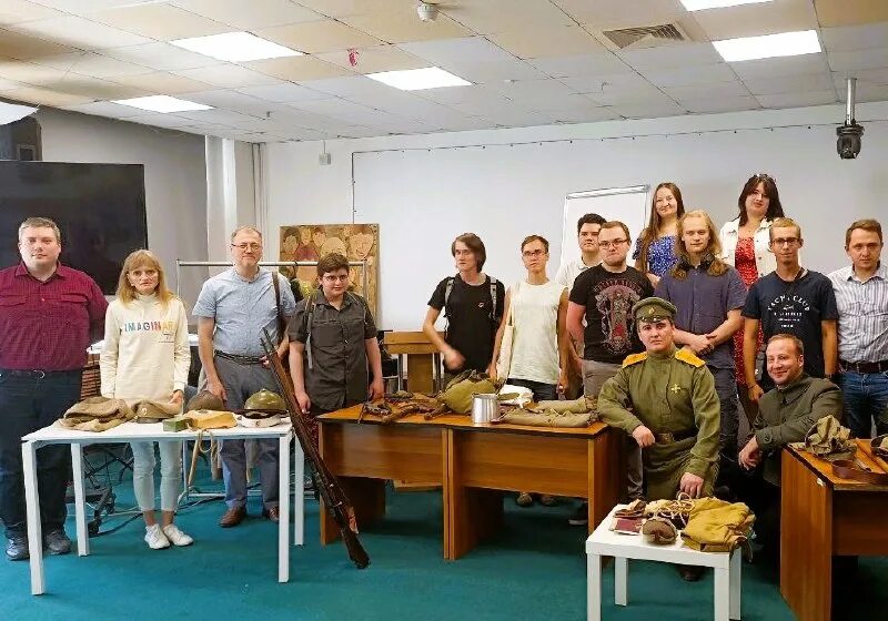 учитель истории колледж. учитель и старшеклассники. преподавательница в институте. история для колледжей. сф уунит колледж.