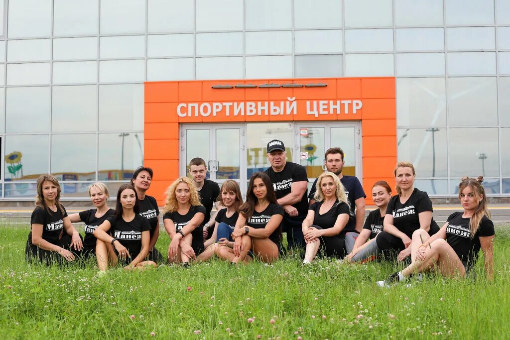 манеж на псковской великий новгород. школа олимпийского резерва великий новгород. манеж на псковской. великий новгород манеж на великой. великий новгород манеж на великой.