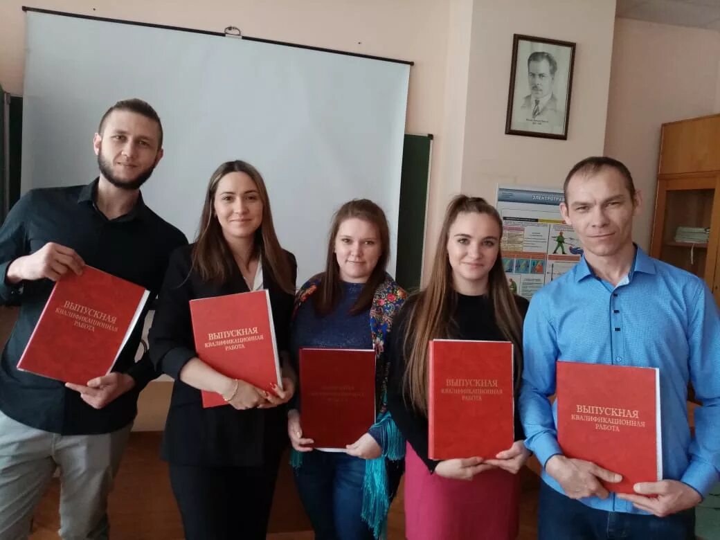 Студенческий 5 курс. Ученики колледжа. Студенты тиу. Студент педагогического вуза. Негосударственные образовательные учреждения доклад.