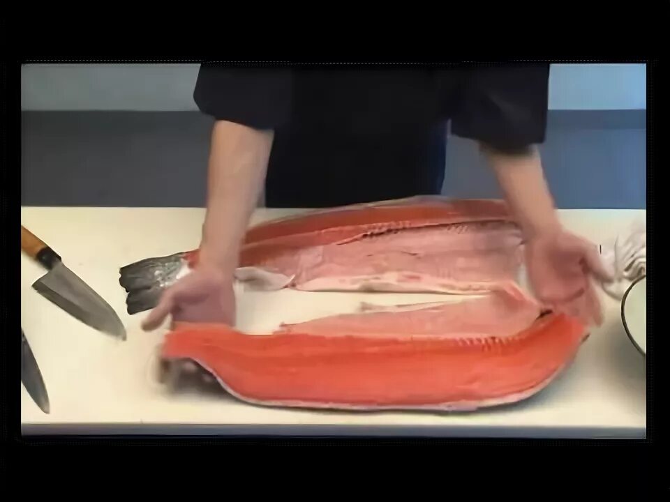 Как разделать на филе видео. Разделка рыбы на филе трим. разделка форели трим. разделка рыбы для суши. разделывание рыбы на сашими.