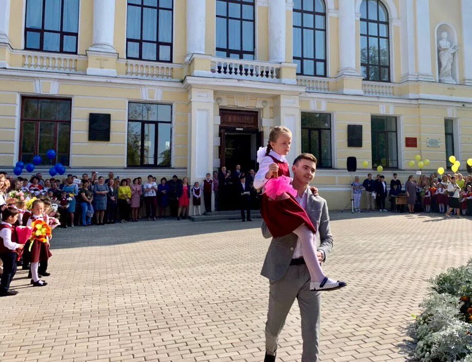 Гимназия ростова великого сайт. Гимназия имени Кекина Ростов. Ростовская гимназия Ростов Великий. Гимназия им а л Кекина Ростов Великий. Гимназия 1 Кекина.