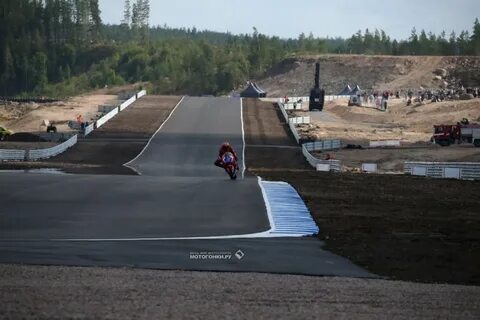 1600 метров