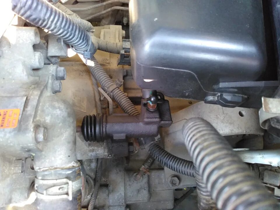 Прокачка ниссан альмера. Сцепление ниссан альмера g15. Тормозная система ниссан альмера н16 схема. Прокачка ниссан альмера. Датчик абс ниссан альмера классик.