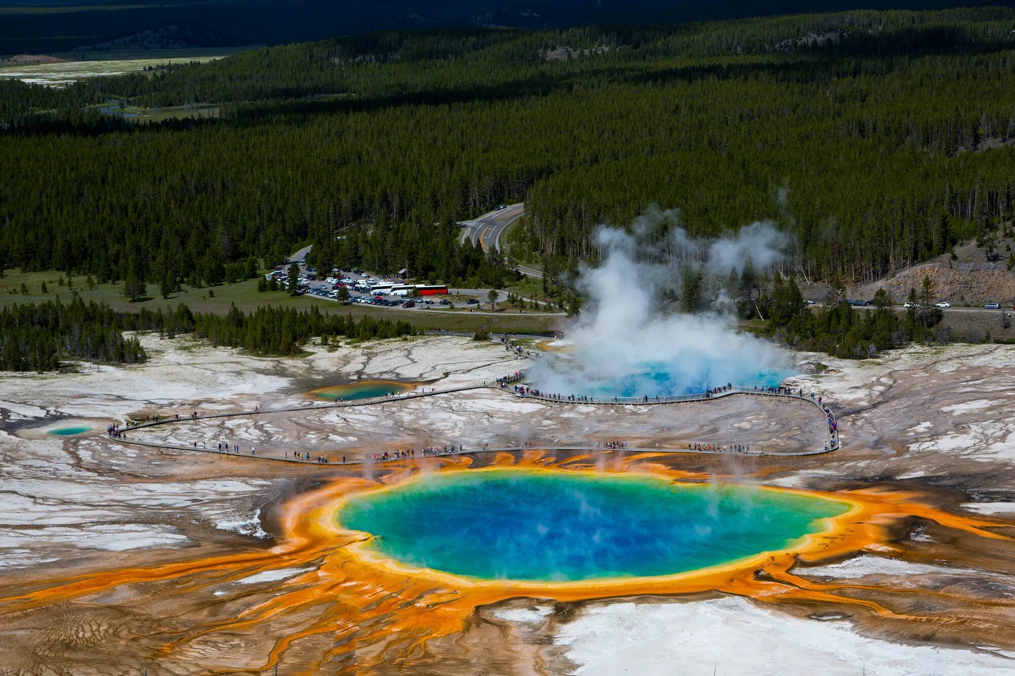 Какой вулкан находится в америке. Вулкан еллоу стоун. yellowstone national park вулкан. супервулкан йеллоустоун кальдера. кальдера вулкана йеллоустоун.