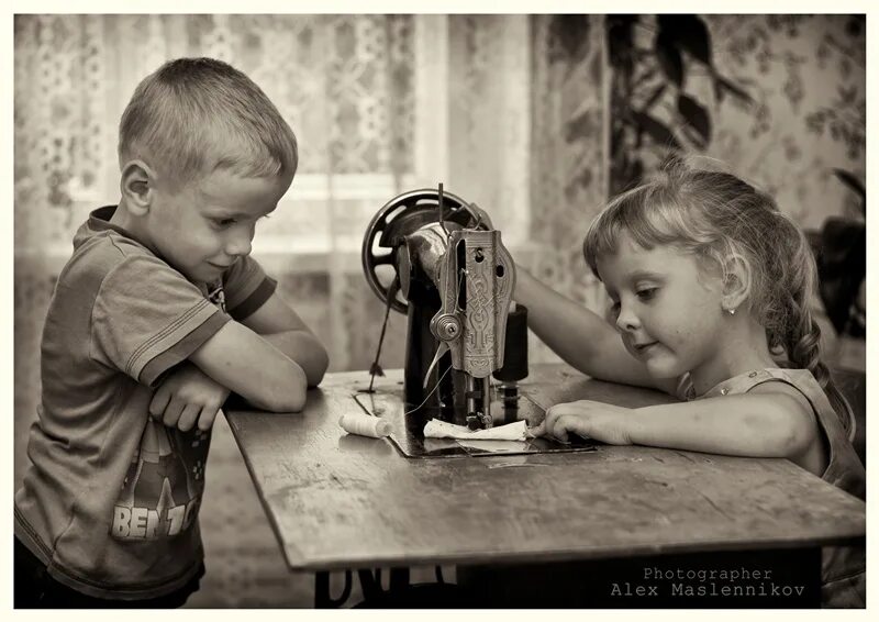 Ушедшему брату от сестры. Братик и сестра в советское время. Сестра и брат играют коммуналке.