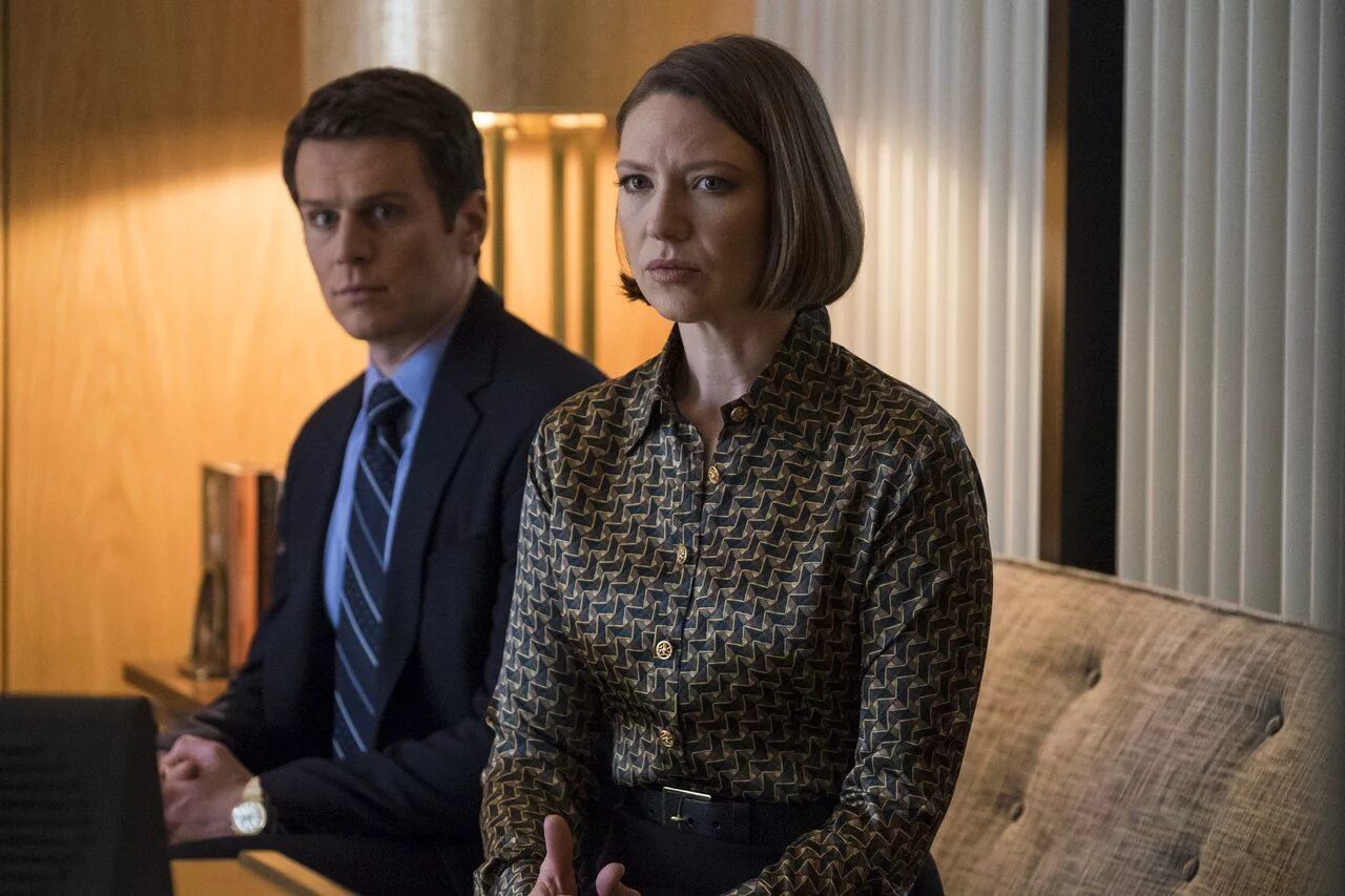 Дэвид финчер охотники за разумом. Охотник за разумом сериал 2 сезон. Mindhunter 2017. Mindhunter 2017. Охотник за разумом венди.