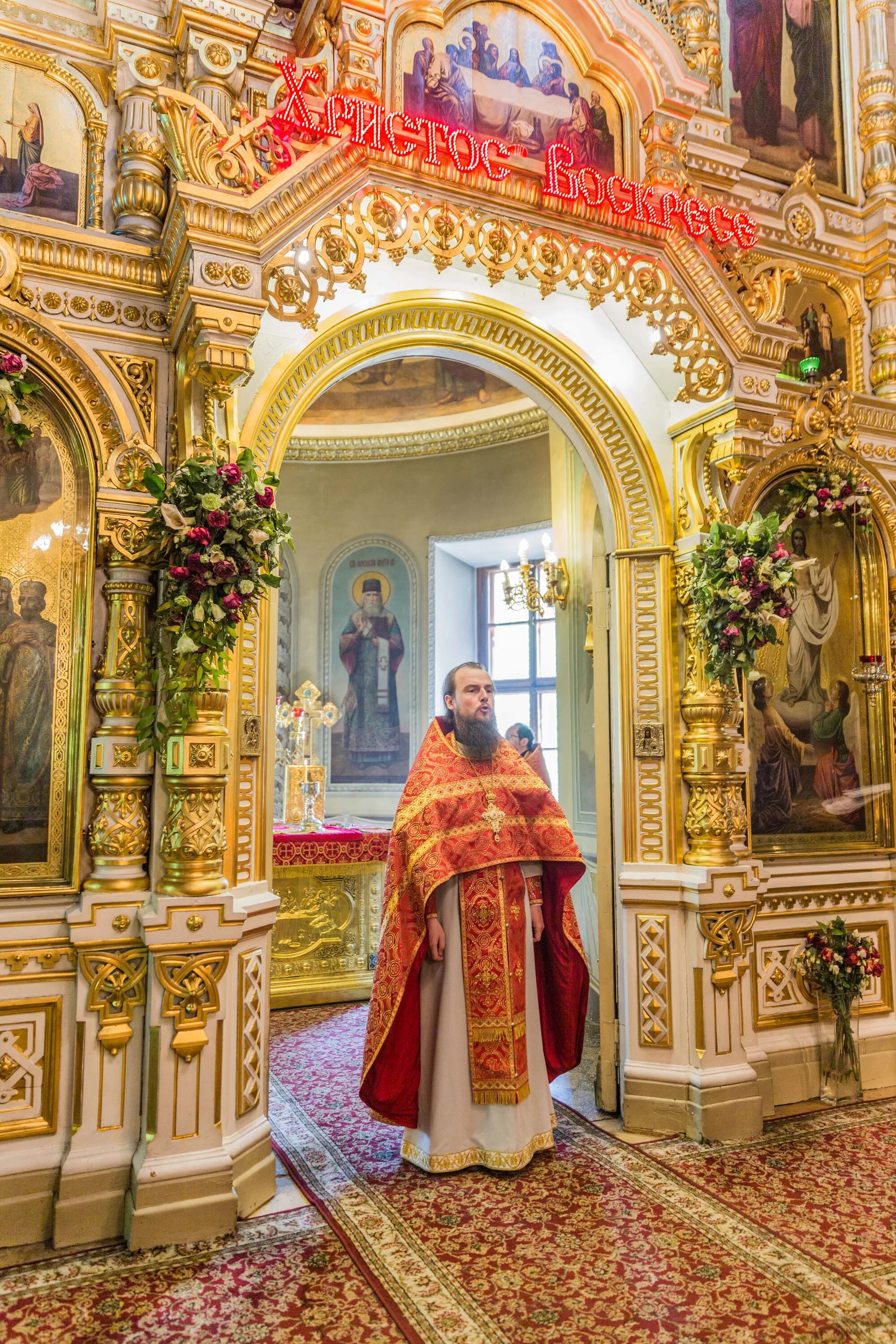 Воскресения словущего на ваганьковском. Храм Воскресения Словущего Ваганьково. Храм Андрея Первозванного Ваганьково. Храм Воскресения Словущего на Ваганьковском кладбище. Храм Воскресения Словущего на Ваганьковском кладбище внутри.