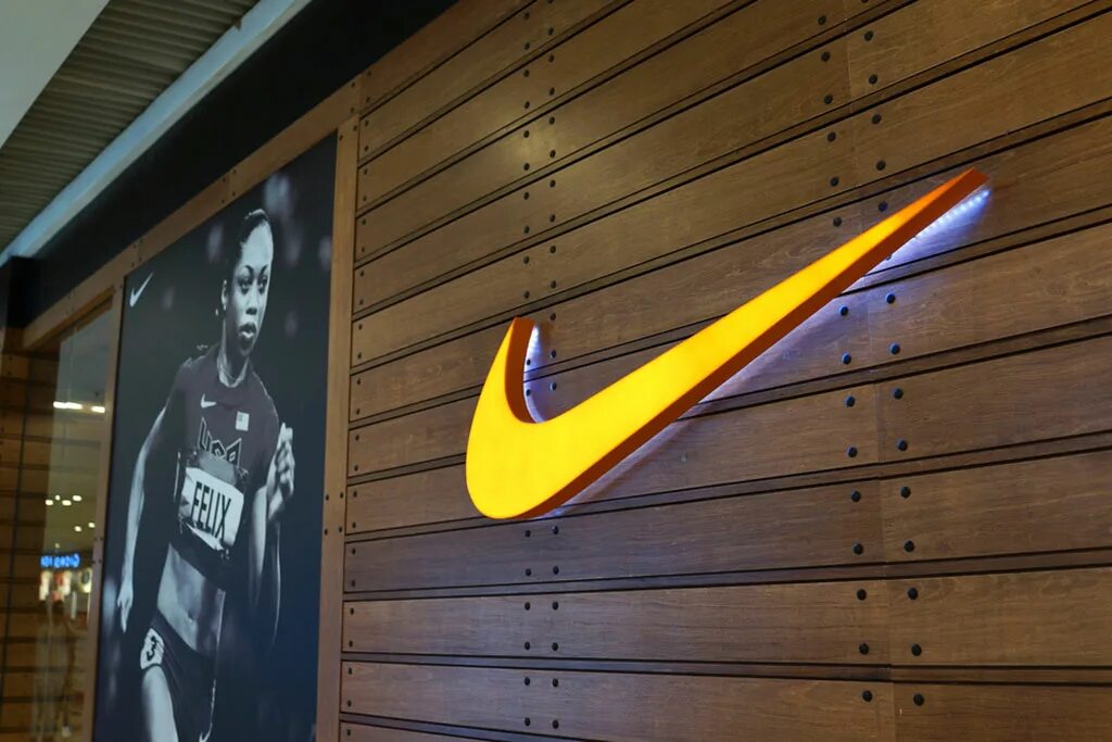 Вудл найк. Зипка Nike USA. Найк фирма фирма найк. Зибка найк.