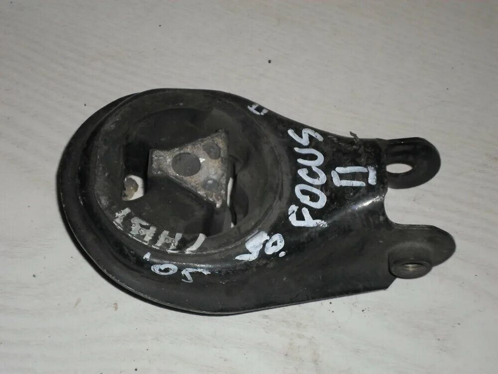 Опора двигателя задняя ford focus ii. Задняя опора двигателя фокус 2. Нижняя опора двигателя форд с макс 1. Задняя опора двигателя фокус 2. Нижняя опора кпп форд фокус 2.